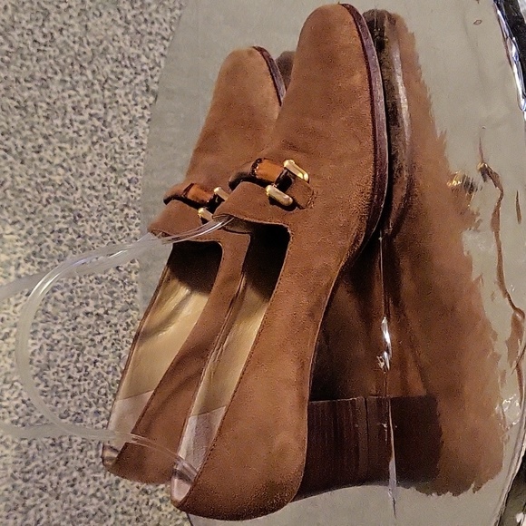 Gucci Woman's Bamboo Low Heel Pumps - Picture 6 of 16